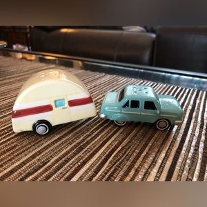 Vintage Salt & Pepper shaker set - car with camper